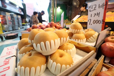 설 명절 앞두고 분주한 전통시장