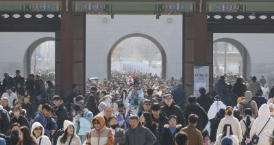 설 맞아 인파로 붐비는 경복궁