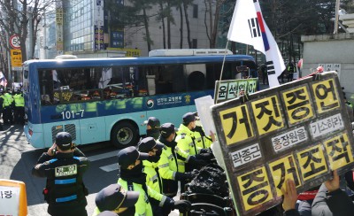 '내란 우두머리' 윤석열 호송차 법원 도착