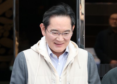 유럽 출장 마치고 귀국하는 이재용 삼성전자 회장