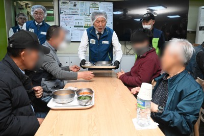 민주당, 취약계층 급식 지원 현장 배식봉사
