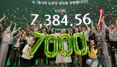 46년 만에 코스피 7000 시대 개막 