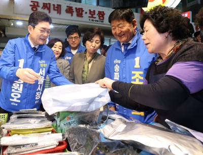 송파구 전통시장 찾은 정원오 후보