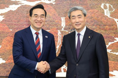 박홍근 장관-신현송 총재 회동… '재정·통화정책 공조 논의'
