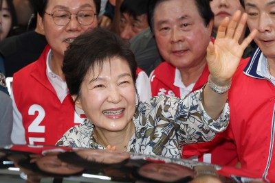 창원 마산어시장 방문한 박근혜 전 대통령
