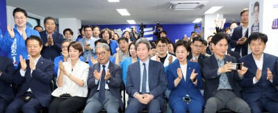 환호성 가득한 정원오 후보 선거캠프