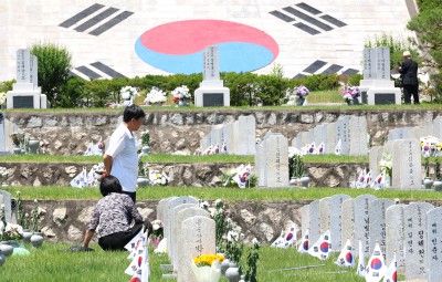 제71회 현충일&hellip; 국립서울현충원 찾은 참배객들