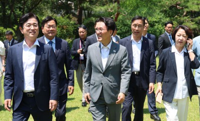 광역단체장 당선자들과 함께한 김민석 총리 