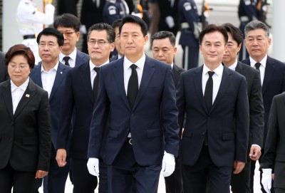 민선 9기 첫날 현충원 찾은 오세훈 서울시장과 구청자들