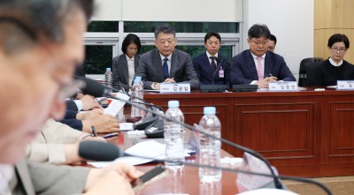 '홈플러스 파산 기로' 국회 출석한 경영진