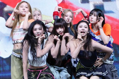 JYP 초대형 신인 &lsquo;아워벌스데이&rsquo; 데뷔 쇼케이스