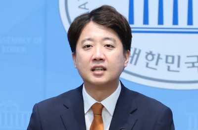 이준석, 개혁신당 대표 사퇴… "당 위해 자리 비우는 길 선택"