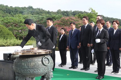 장동혁 대표, 취임 1주년 현충원 참배
