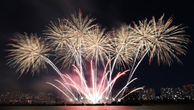 가을밤 수놓은 환상의 불꽃쇼...서울세계불꽃축제