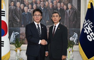 강신철 국방부 장관 접견하는 김민석 대표