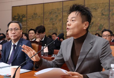 2026 국감 출석한 박진영 "오히려 몇백억 손해"