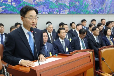 대통령비서실 국감 시작부터 여야 고성